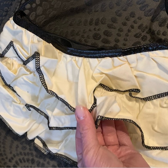 Spring Traditions Ruffle Bag, New w/o Packaging, 3- Tiered Ruffled Handbag - Picture 5 of 10